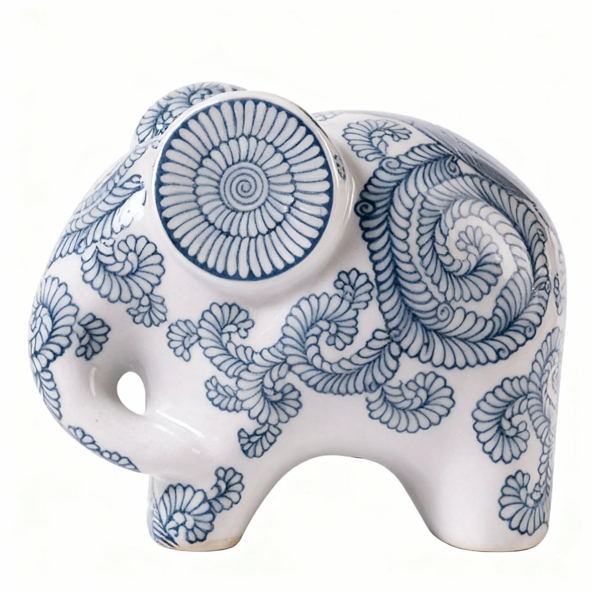 Chinese Blue and White Porcelain Elephant Figurine Home Decorative Ornament for Interior Decoration